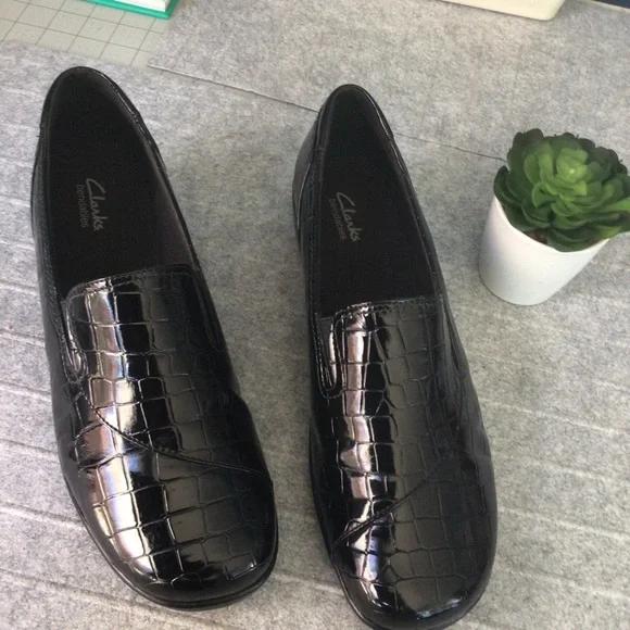 Black Clarks Clogs Shoes - Picture 7 of 8